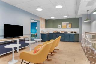 Spark by Hilton Orlando near SeaWorld - 1