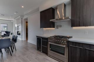 Luxury Modern 4 Bedroom 4 Bathroom Home with Rooftop Deck #6 - 7