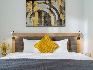 Central 16 Apartment - Private Terrace & Parking - 3