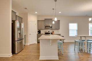 3 Mi to Sand and Surf Ocean Isle Beach Retreat! - 4