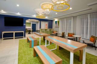 Spark by Hilton Walker Grand Rapids North - 1