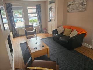 Stylish home in trendy area close to city centre, with parking - 4