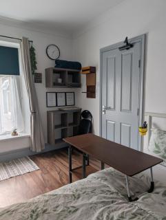 R4 - New Relaxing Double - City & Beach Access, WIFI, Free Parking - Self Catering - Swansea - 7
