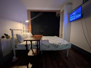 R4 - New Relaxing Double - City & Beach Access, WIFI, Free Parking - Self Catering - 2