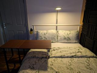 R4 - New Relaxing Double - City & Beach Access, WIFI, Free Parking - Self Catering - Swansea - 4