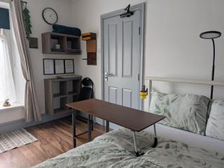 R4 - New Relaxing Double - City & Beach Access, WIFI, Free Parking - Self Catering - Swansea - 0
