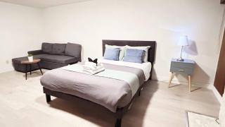 Private Room with Shared Washroom in Homestay - 2