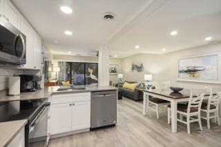 Coligny Beach Getaway Villa Private Courtyards - Hilton Head Island - 3