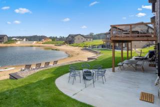 New Listing Lake View 5BR Home Arcade Games, Grill - 6