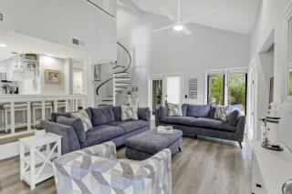 Palmetto Dunes Villa Walk to Beach Golf & Pool - 0