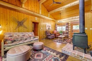Dog-Friendly Arlington Cabin with Private Hot Tub! - 8