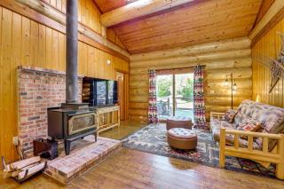 Dog-Friendly Arlington Cabin with Private Hot Tub! - 6