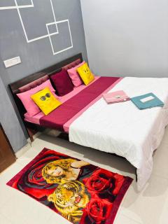 Rudra Prabha Guest House front of Ram Mandir VIP gate number 11 Ayodhya dham railway station 200 metre - 5