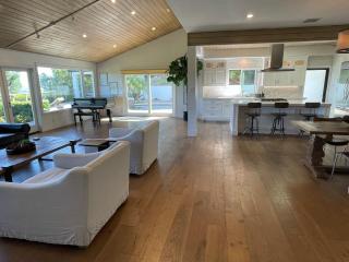 Spectacular City Mountain Views Remodeled Open Plan 3 bdr Home Pool Jacuzzi Oasis - 7