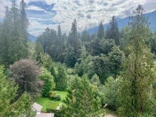 Eagles Nest - epic blufftop cabin Squamish - 8