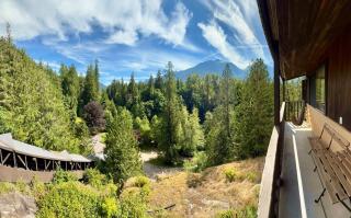 Eagles Nest - epic blufftop cabin Squamish - 9