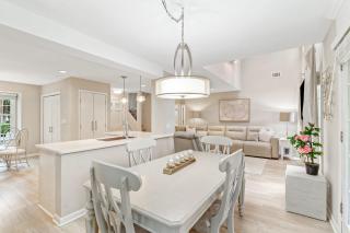 279 Evian Villa Pristine Getaway Heart of Shipyard - 5