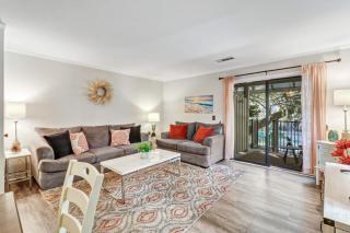 Hilton Head Escape 3BR Villa with Pool View Near Beach & Coligny - 3
