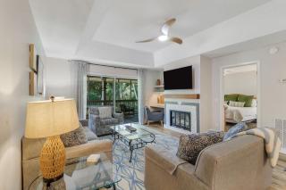 Serene Lagoon Retreat Screened Porch & Deck - Hilton Head Island - 7