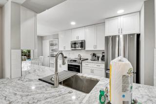 132 Evian Villa Pool Tennis Pickleball & Beach - 2