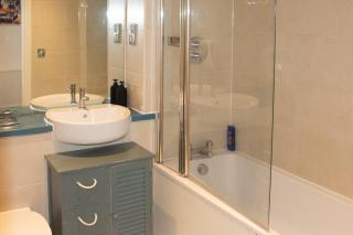 Stylish 1-Bed Near Canary Wharf with Patio - 6