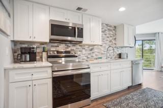 Immaculate Beach Villa Spacious Floor Plan - 3