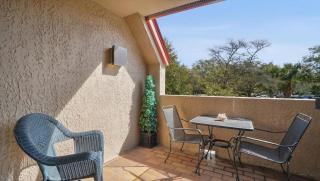 Harbourside Villa Steps to Shops Dining & Marina - 1