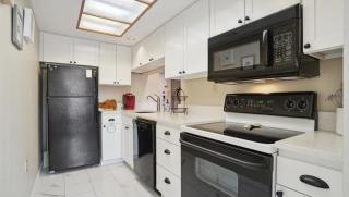 Harbourside Villa Steps to Shops Dining & Marina - Hilton Head Island - 4