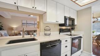 Harbourside Villa Steps to Shops Dining & Marina - Hilton Head Island - 3