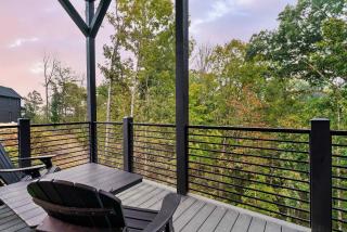 Modern Luxury in the Smokies w Hot Tub - 9