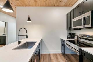 Modern Luxury in the Smokies w Hot Tub - Sevierville - 1