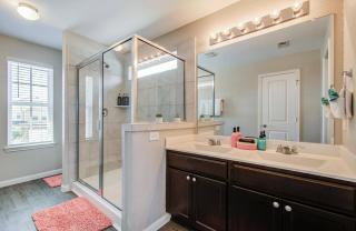 Cozy 4b family home, video games, patio projector - 6