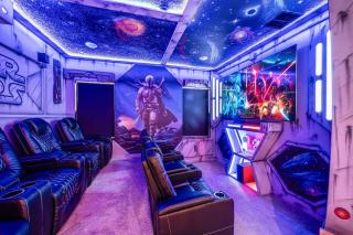 Luxury 6BR Villa | Prime Location, Pool & Cinema - 9