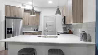 Landing Amazing 1BD Gym Clubhouse - 4