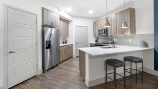 Landing Amazing 1BD Gym Clubhouse - 5