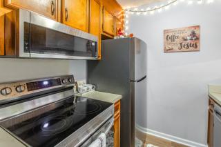 half Mi to Shore Condo with Balcony in Myrtle Beach! - 8