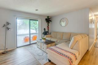 half Mi to Shore Condo with Balcony in Myrtle Beach! - 5