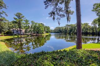 New Listing King Queen Twin Sleeps 5 w Gorgeous Lake Views One Floor Bikes & Beach Gear included - Hilton Head Island - 0