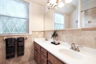440M- 4 Queen size-beds- 2 Twins - Free Parking- Fast Wi-Fi - 6