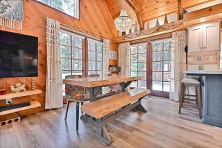 Cozy Chic Chalet - Enchanting Sierra Retreat with Hot Tub & Fire Pit - Dog Friendly - 4