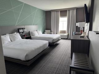 Comfort Inn and Suites - 3