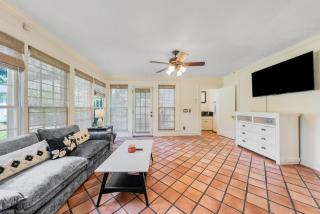 Group Getaway in a Grand Historic Home 15 minutes to Fort Benning Sleeps 10 - 6