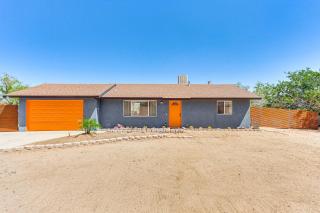 6 Mi to Joshua Tree NP! Mtn-View Gem with Game Room - 7