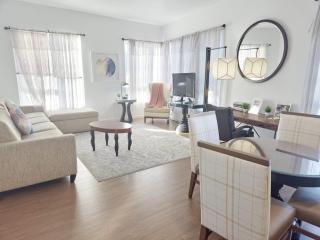 Modern Venice Beach Stay - Walk to Marina & Boardwalk - 6