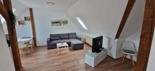 Schöne DG Ferienwohnung - Nieste - 9