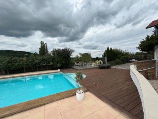 Maison verdoyante et piscine - 8
