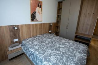TRINAVIS In Blue-Boutique Apartment, OWN PRIVATE PARKING, City Center, Entire Apartment - 8