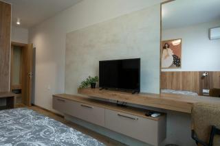 TRINAVIS In Blue-Boutique Apartment, OWN PRIVATE PARKING, City Center, Entire Apartment - 4