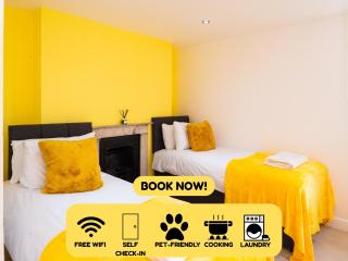 Cozy 2BR 2BATH Apt in Central Ipswich - Sleeps 6 & Prime Location - 0