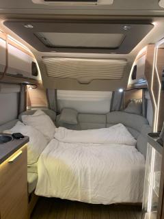 5 Sterne Wohnwagen - new caravan at fair trade - direkt Hannover Messe - ausgestattete Küche - Fussbodenheizung - reservierter Messe Platz extra - 1 big bed and 1 big couch - fully equipped kitchen - reserved camping site extra on cost - 7